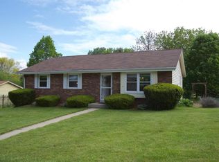 2046 Dixie Dr, Waukesha, WI 53189