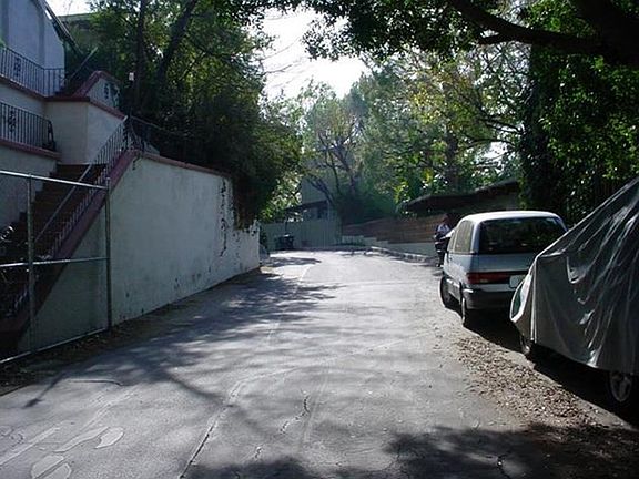 3rd image of 2886 Hollyridge Dr