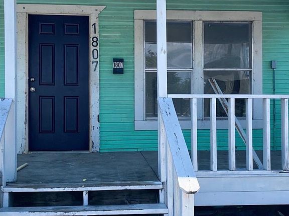 2nd image of 1805 Comanche St