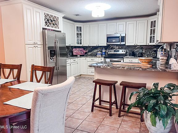 2nd image of 103 Hilltop Dr