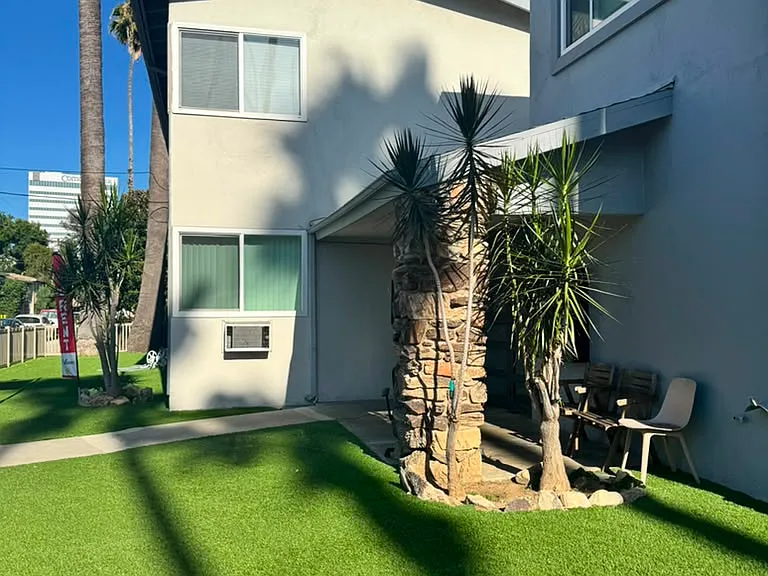15470 Moorpark St #14 — Photo 6