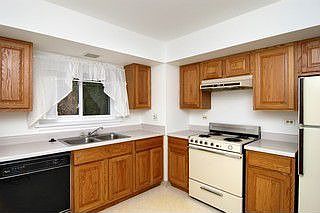 3rd image of 801 S Dwyer Ave APT C