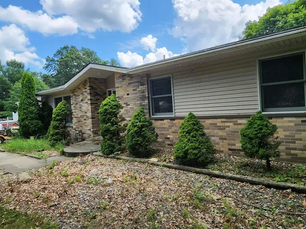 25738 Lake Dr, Elkhart, IN 46514