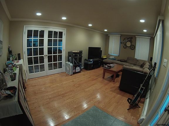 4th image of 19 Pinehurst Ave