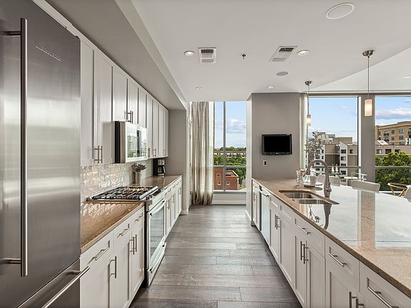4th image of 900 20th Ave S APT 814