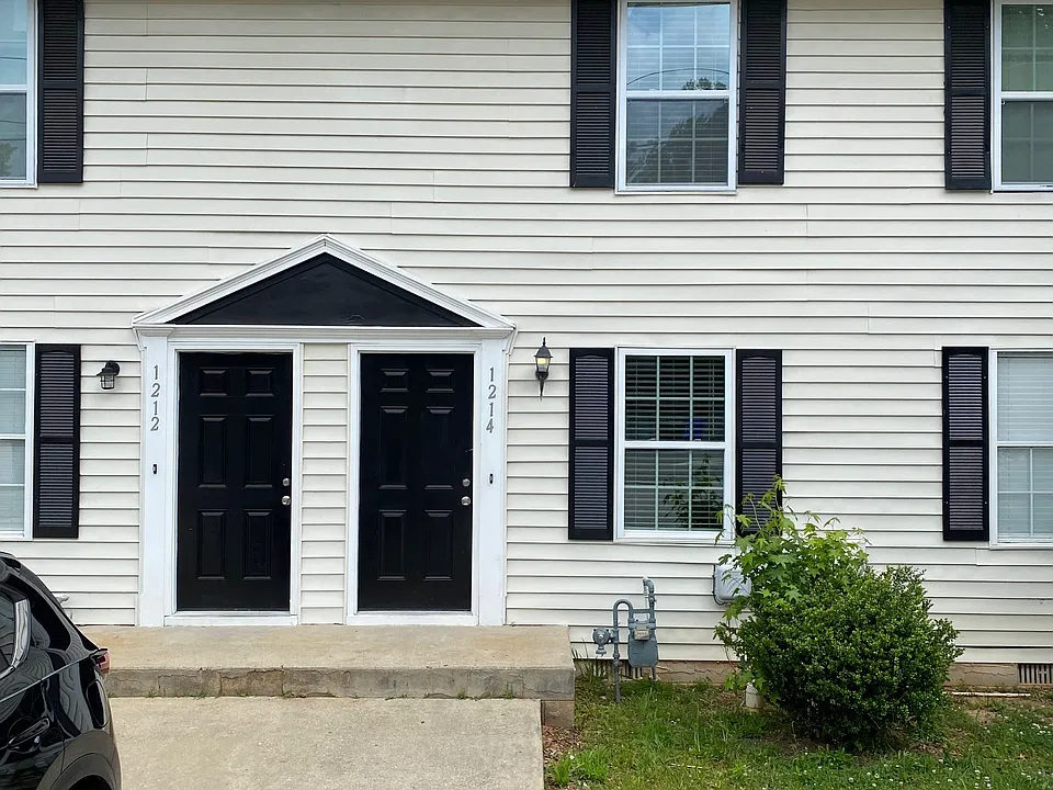 1212 Old Covington Hwy SE