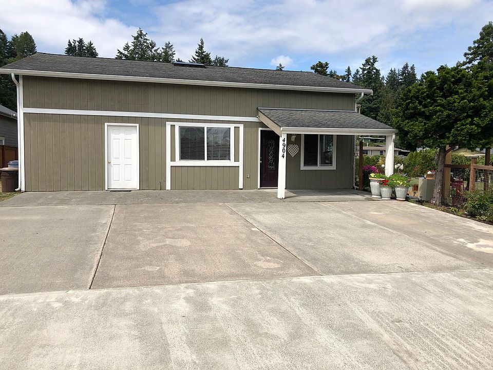 One house from the beach on a quiet cul-de-sac with plenty of parking