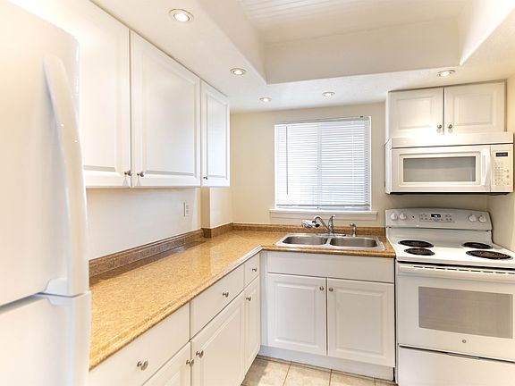 2nd image of 4139 Lake Bayshore Dr #C506