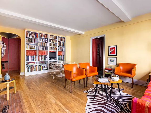 4th image of 424 E 52nd St APT 2F