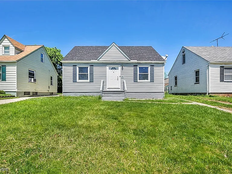12312 Worthington Ave — Photo 1