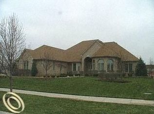 7428 Vista Dr, Shelby Township, MI 48316