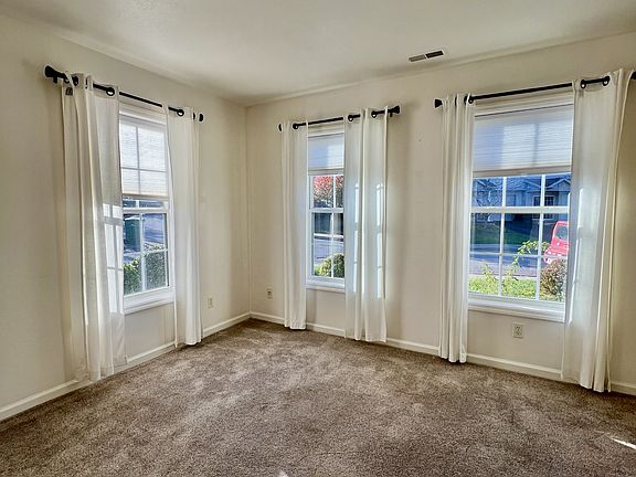 4th image of 114 Barrington Ct #1