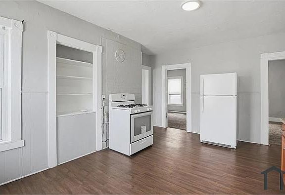 4th image of 31 Aetna St APT 3