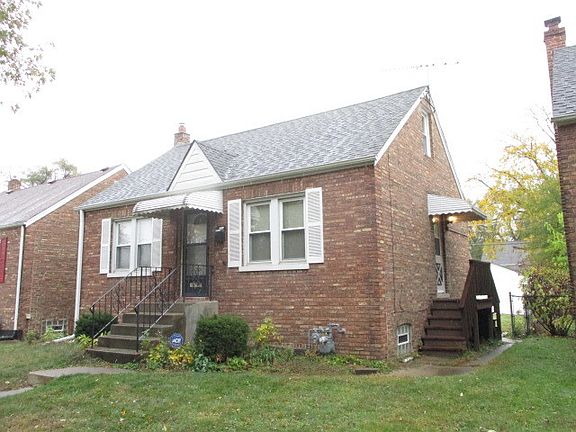 3rd image of 18007 Oakwood Ave