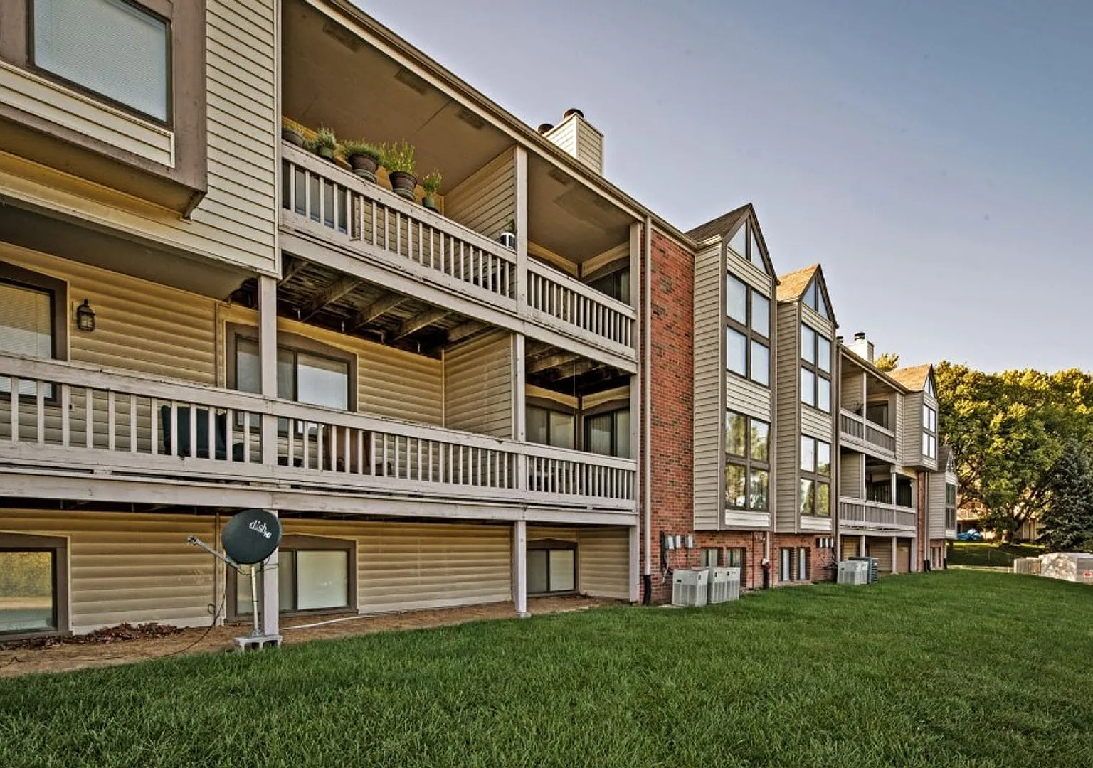Ellis Pointe — Photo 3