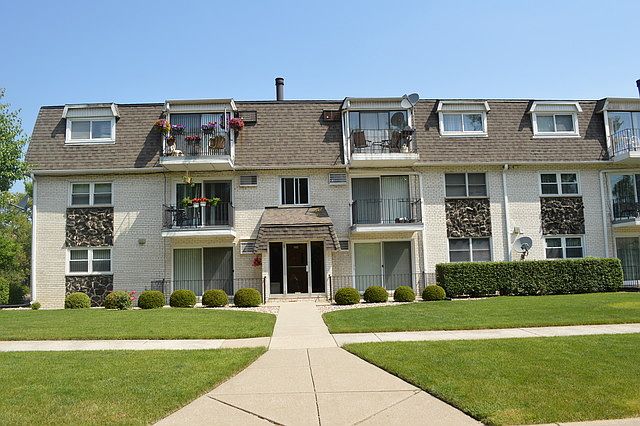 1st image of 7930 W 93rd St #3C