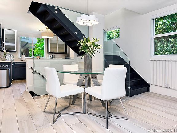 3rd image of 325 Meridian Ave #Townhouse 1