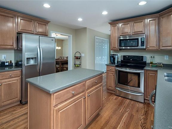 4th image of 15 Robin Ln