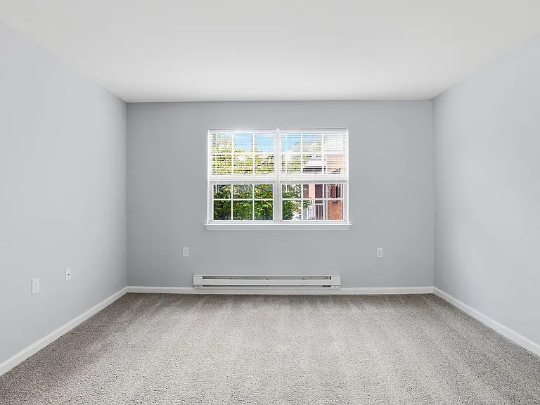 Waters Edge Apartments — Photo 59