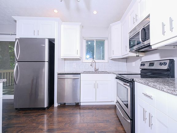 5th image of 3094 Essington Dr