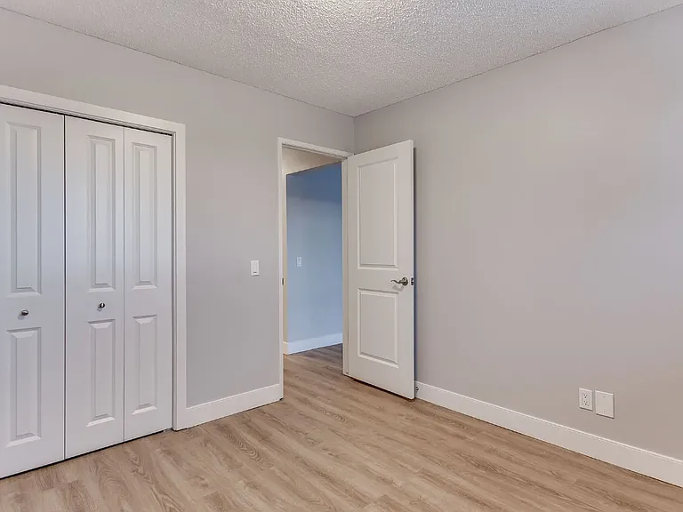 915 44th St SE — Photo 9