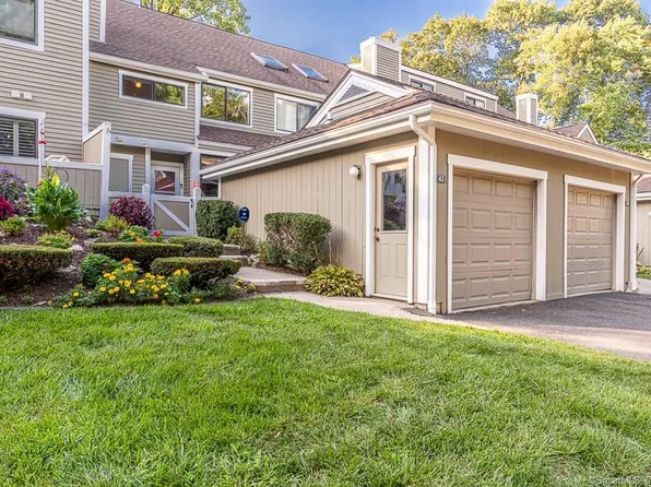 42 Country Walk #42, Shelton, CT 06484