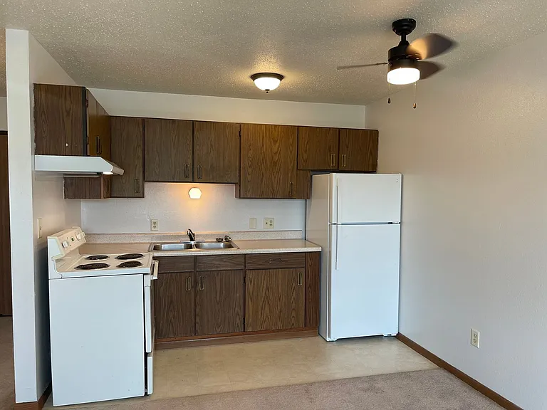 College Park Apartments — Photo 35