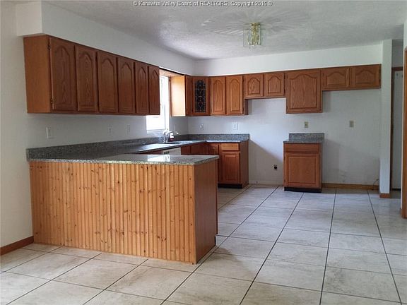 4th image of 132 Meadow Dr