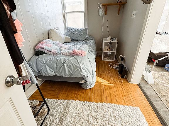 3rd image of 1527 Ferry St