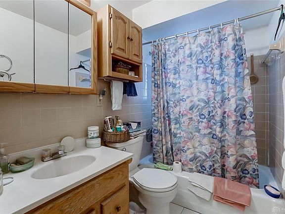 3rd image of 1821 Rosemont Blvd