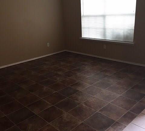 3rd image of 2053 Meadow Park Dr