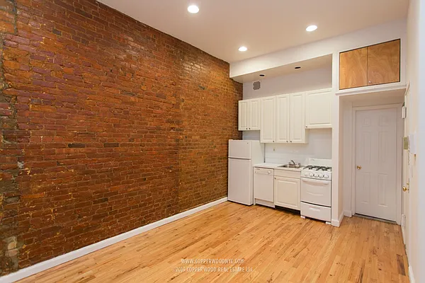 Rented by Copperwood Real Estate | media 13