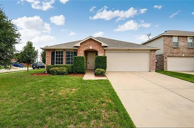 4501 Lacebark Ln — Photo 1