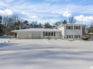 2 Downing Ln, Springfield, IL 62712