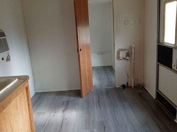 5th image of 655 Thornton Ferry Rd #1