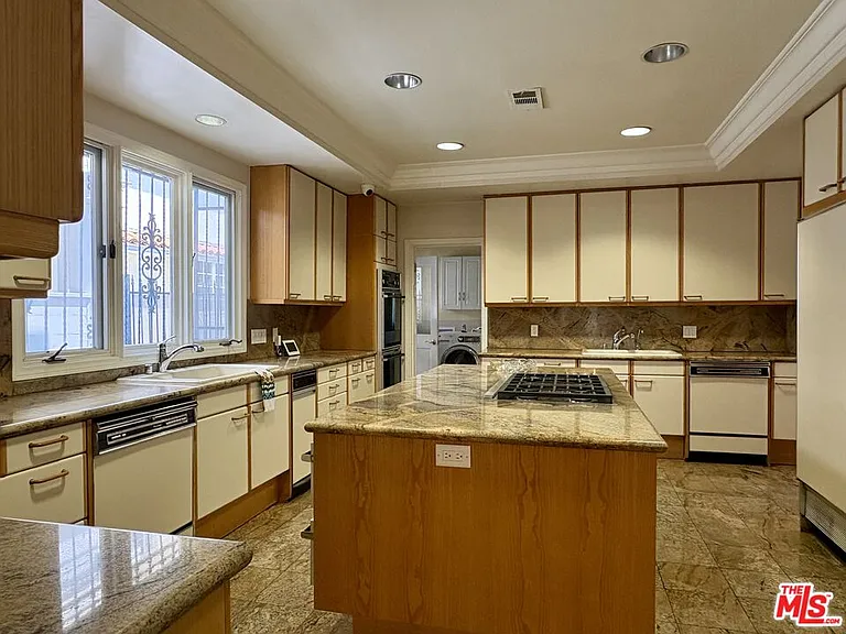 414 N Las Palmas Ave — Photo 15