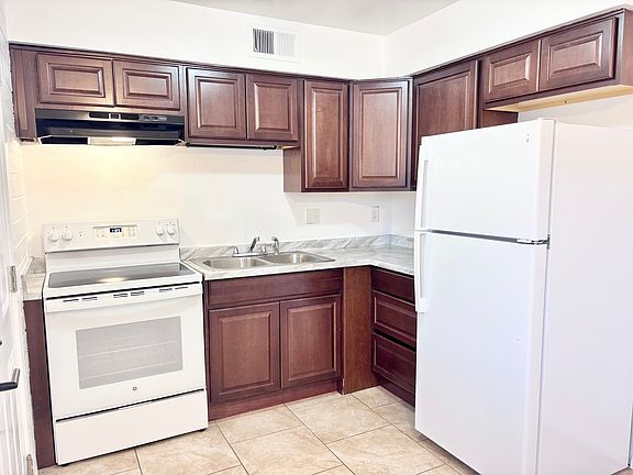 2nd image of 4917 E Holly St #10