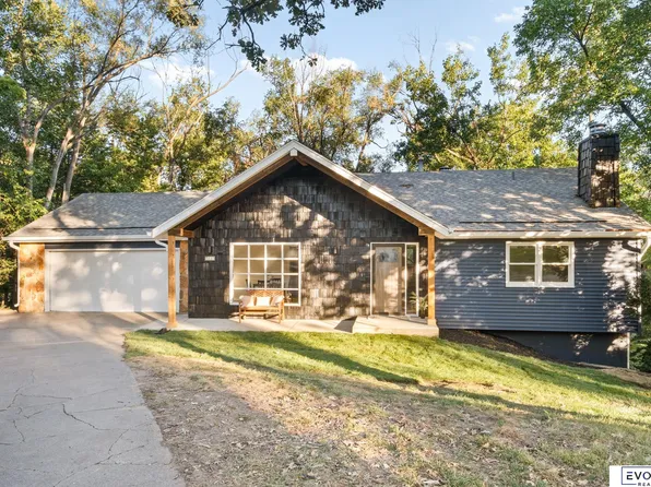 207 Forest Dr, Bellevue, NE 68005