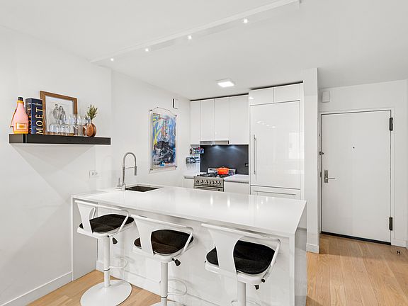 5th image of 301 W 53rd St APT 5I