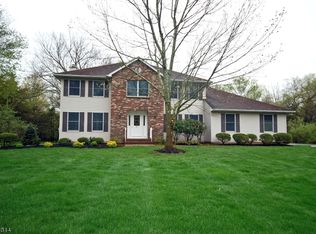 71 Willow Run Ln, Belle Mead, NJ 08502