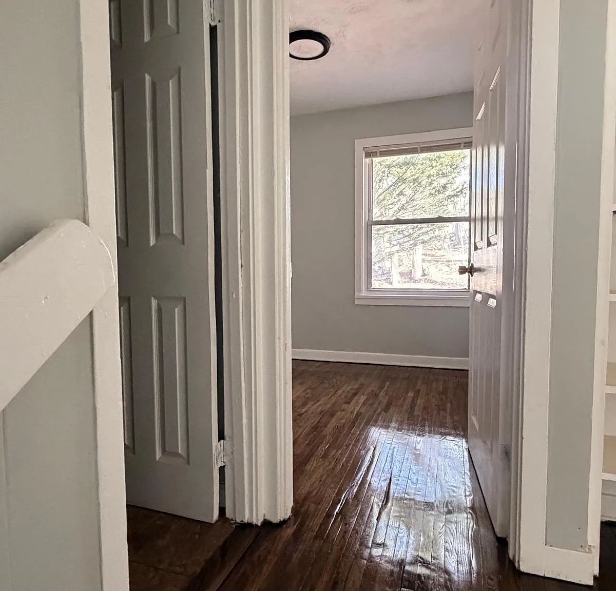 3 bed, 816 sqft, $2,100 — Photo 3