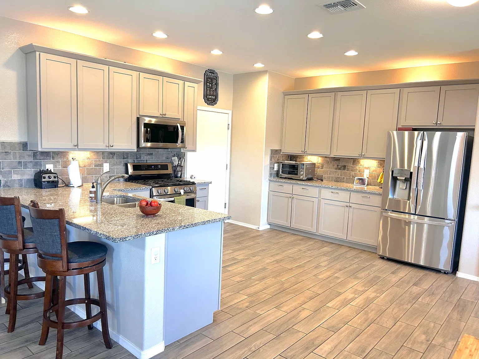 4 bed, 2164 sqft, $2,590 — Photo 3
