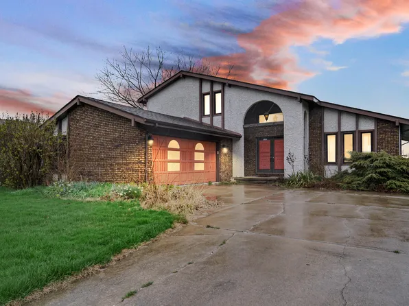 1035 N Lakeshore Dr, Crown Point, IN 46307