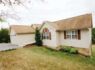 996 Lake Smoky Rd, Sevierville, TN 37876