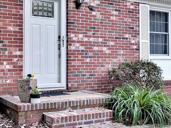 3rd image of 601 Lotz Dr