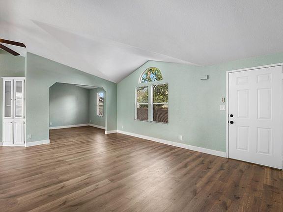 5th image of 328 N 3rd Ave