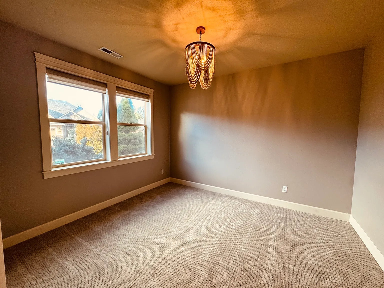 3 bed, 2103 sqft, $3,300 — Photo 4