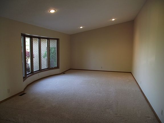 Living Rm w/Bay Wihdow