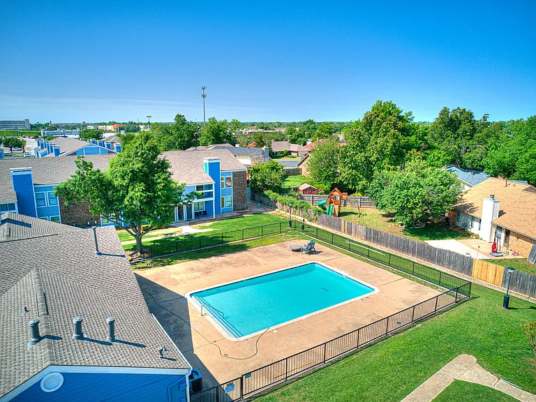 Diamond Creek Apartments — Photo 14