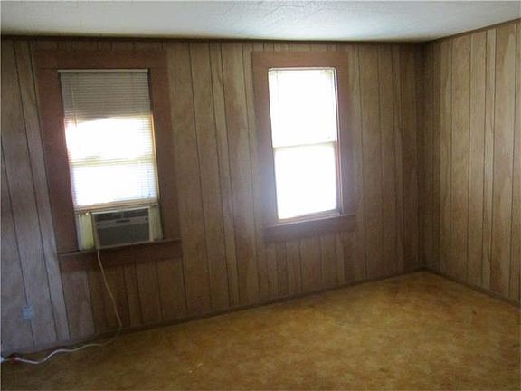 3rd image of 1150 County Road 432